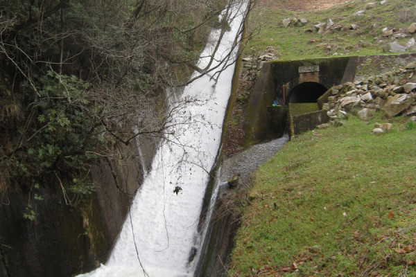 越流水の白滝（杉谷ダム）
