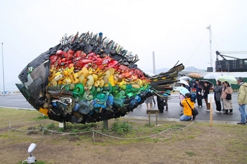 瀬戸内国際芸術祭初開催(7/19～10/31)