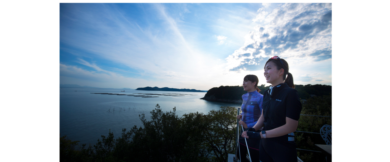 楽しかったライドの終着は、日生・頭島の丘の上、瀬戸内海の絶景がのぞめる「カフェリボーン」で至福のひととき。