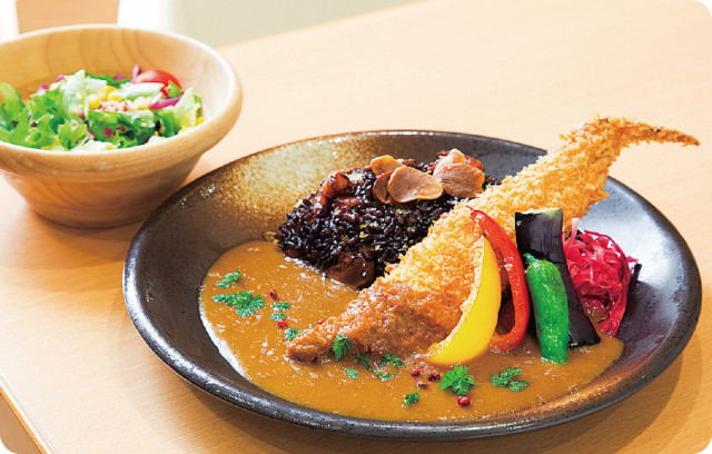 桃から生まれた岡山の美味しいご当地カレー。11/1スタート！