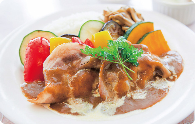 桃から生まれた岡山の美味しいご当地カレー。11/1スタート！