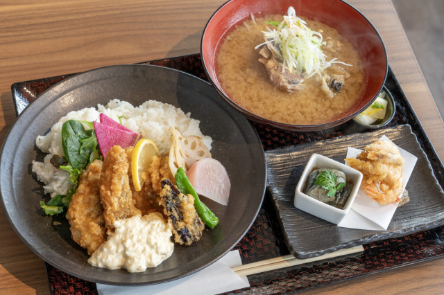 頭島「ひなせうみラボ」2階にレストラン「SatoUmiテラス はぁとす。」がオープン！（備前市）