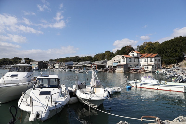 宿の外すぐに海水浴場があります
