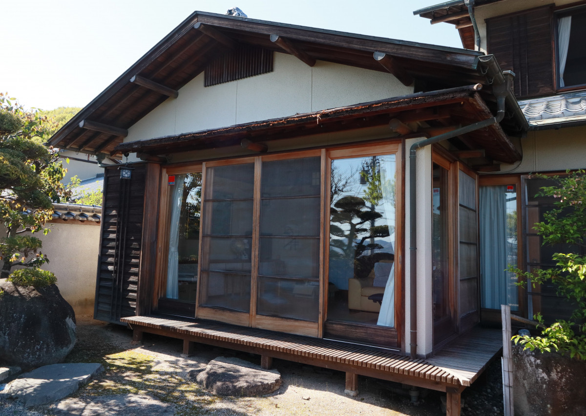 木製サッシで趣のある家屋