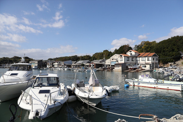 宿の外すぐに海水浴場があります
