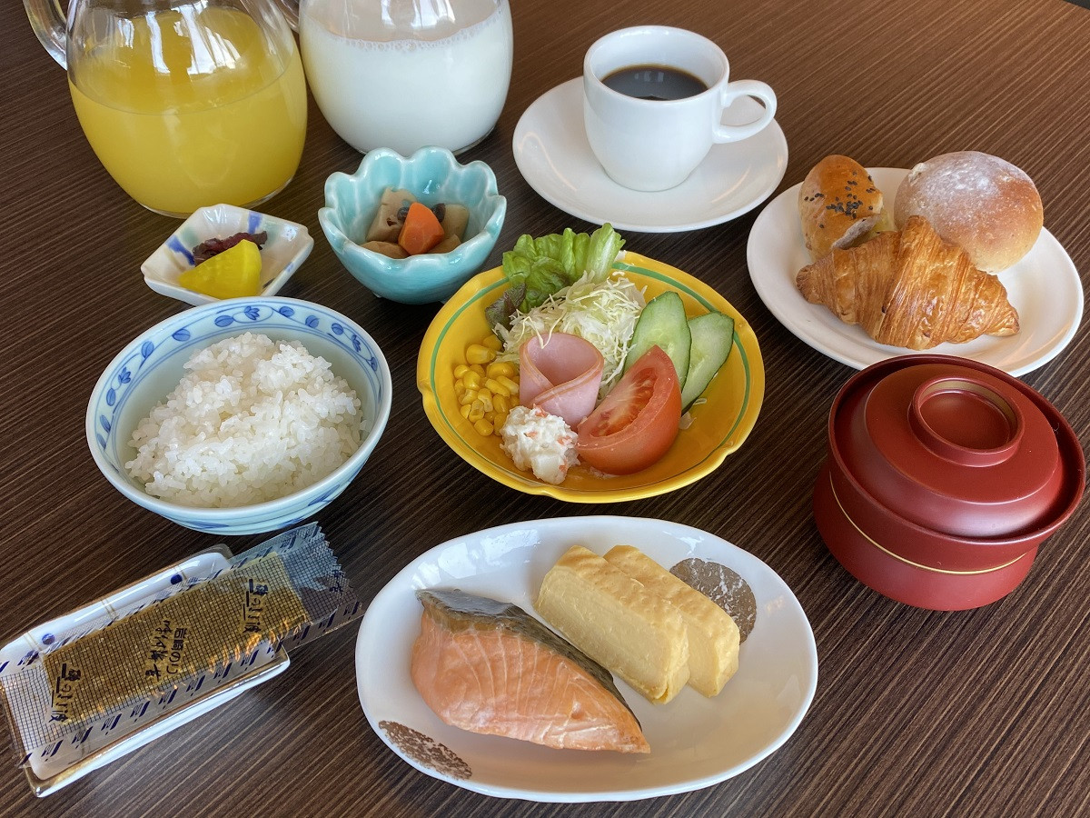 朝食