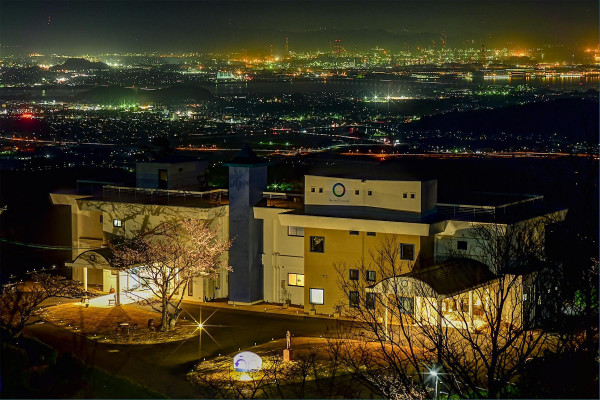 外観（夜景）