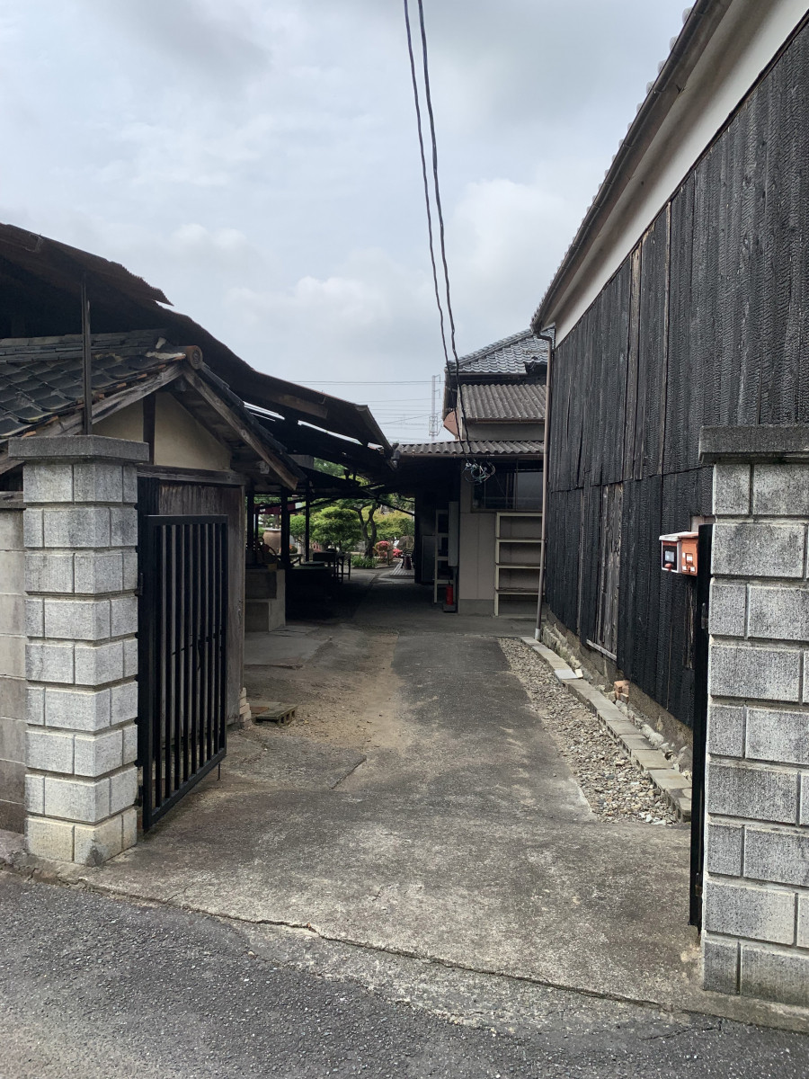 裏門付近
