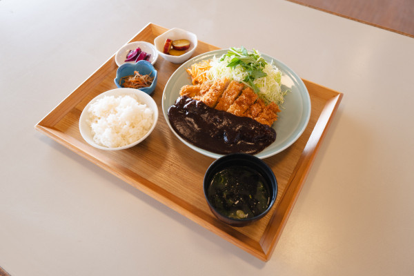 デミカツ定食