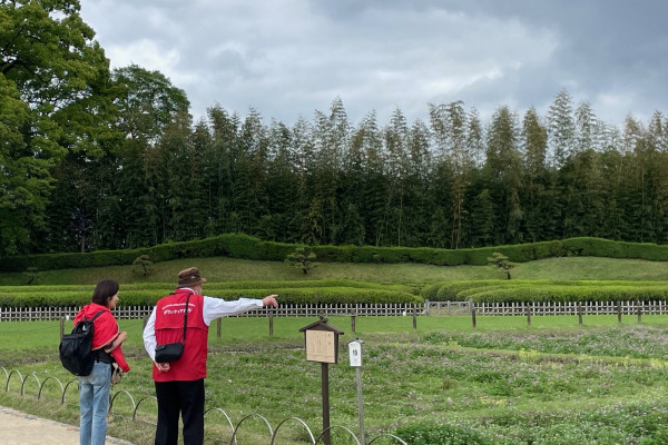 園内ガイドの様子