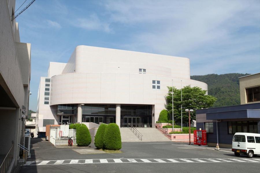 里庄総合文化ホール「フロイデ」