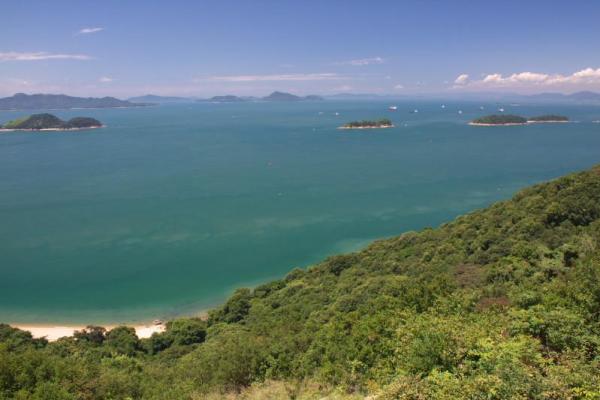 三百山と青い海