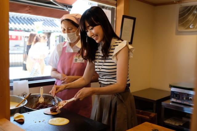 倉敷銘菓「むらすゞめ」の手焼き体験