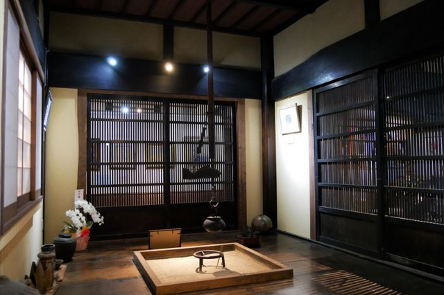 かがみの近代美術館