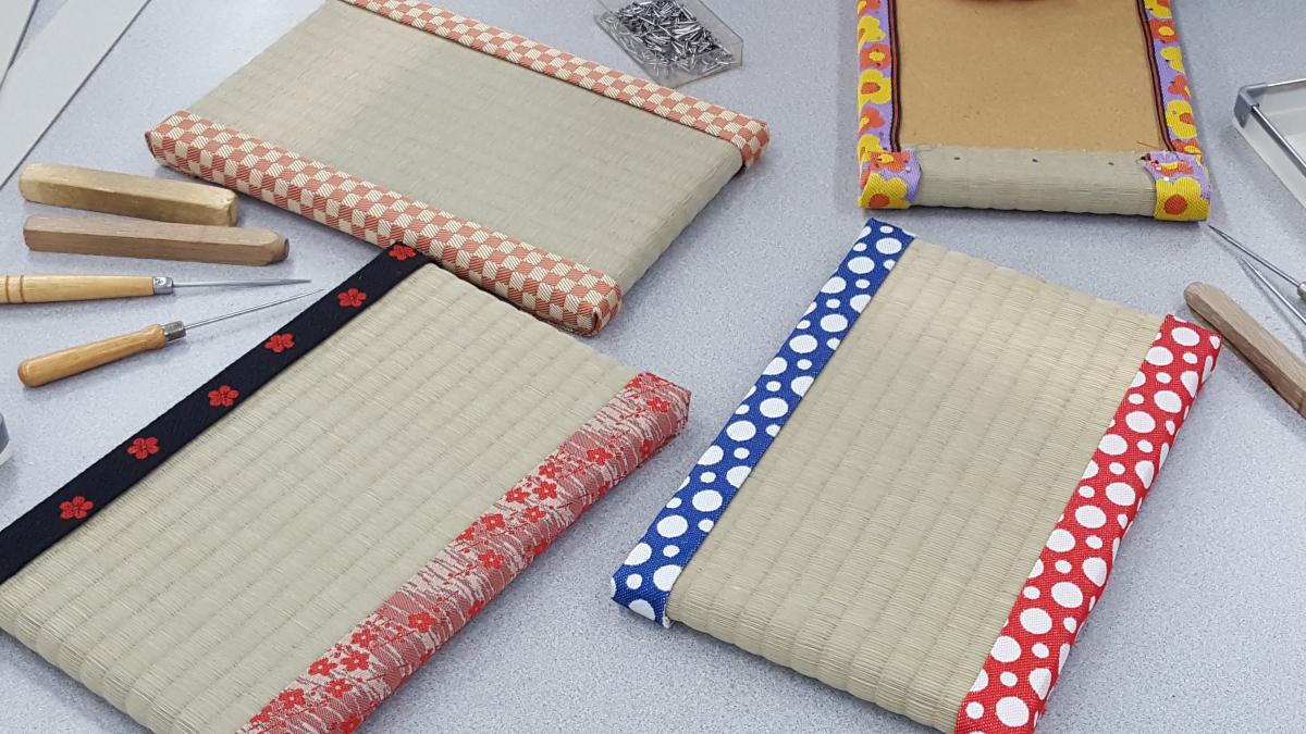 高田織物ではミニ畳作り体験ができます。（10名以上の団体）