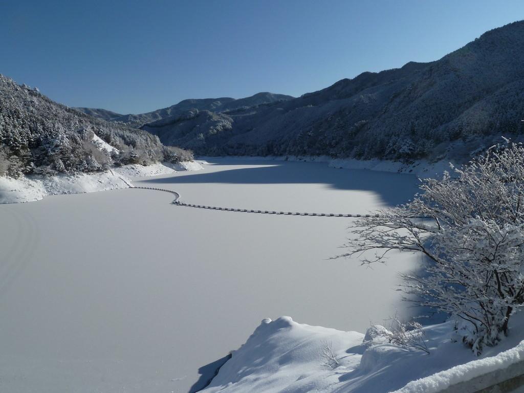 黒木ダム　冬のダム湖麺（積雪）