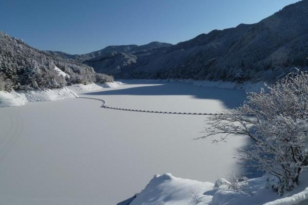 黒木ダム　冬のダム湖麺（積雪）