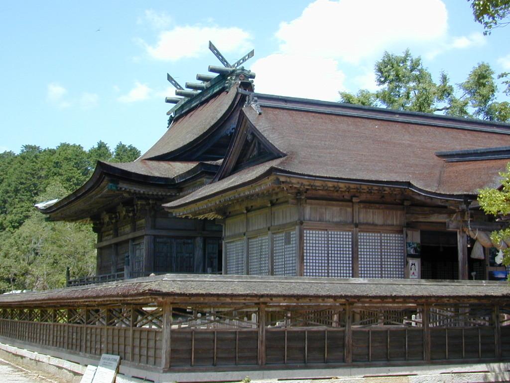 本殿は「中山造り」と呼ばれる珍しい建築様式