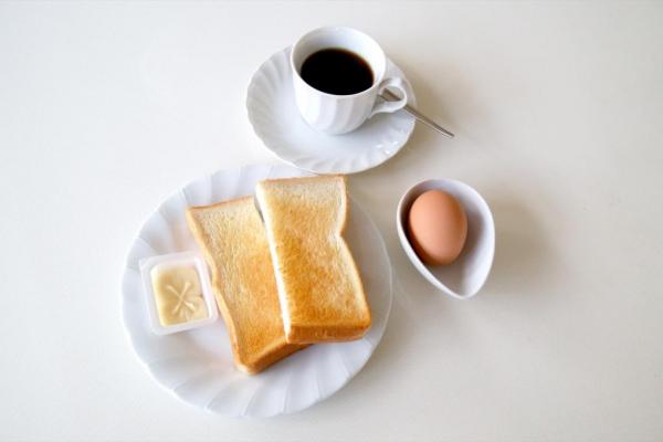 トースト・ゆで卵・ホットコーヒーの朝食無料