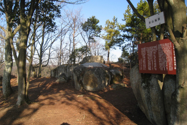 軍神社（備中杉山城守護神）