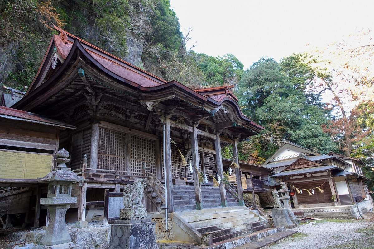 平安時代からある「穴門山神社」は、秘境に佇むパワースポット！