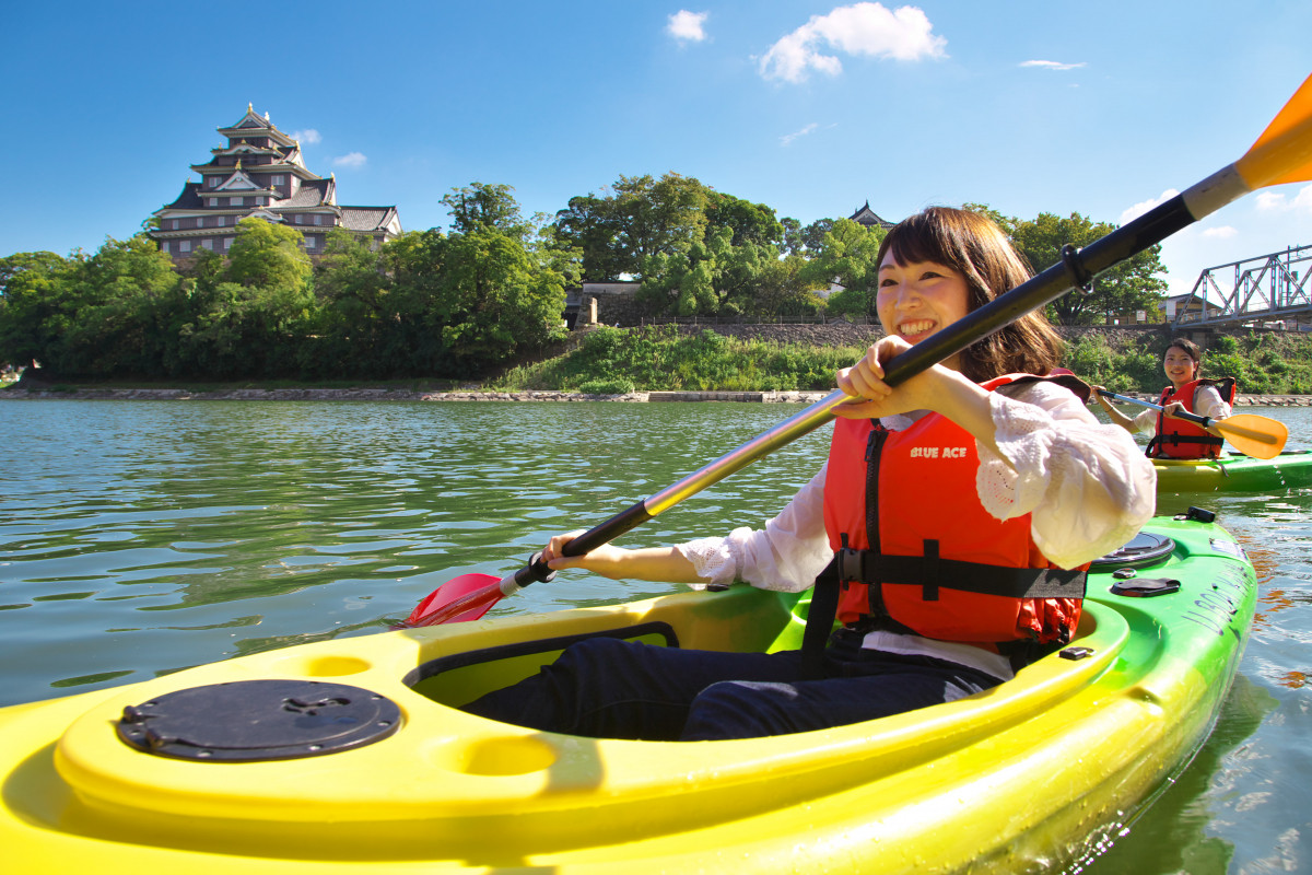 「日本100名城」岡山城を川面から眺める！初心者も安心のカヌーエコツアー