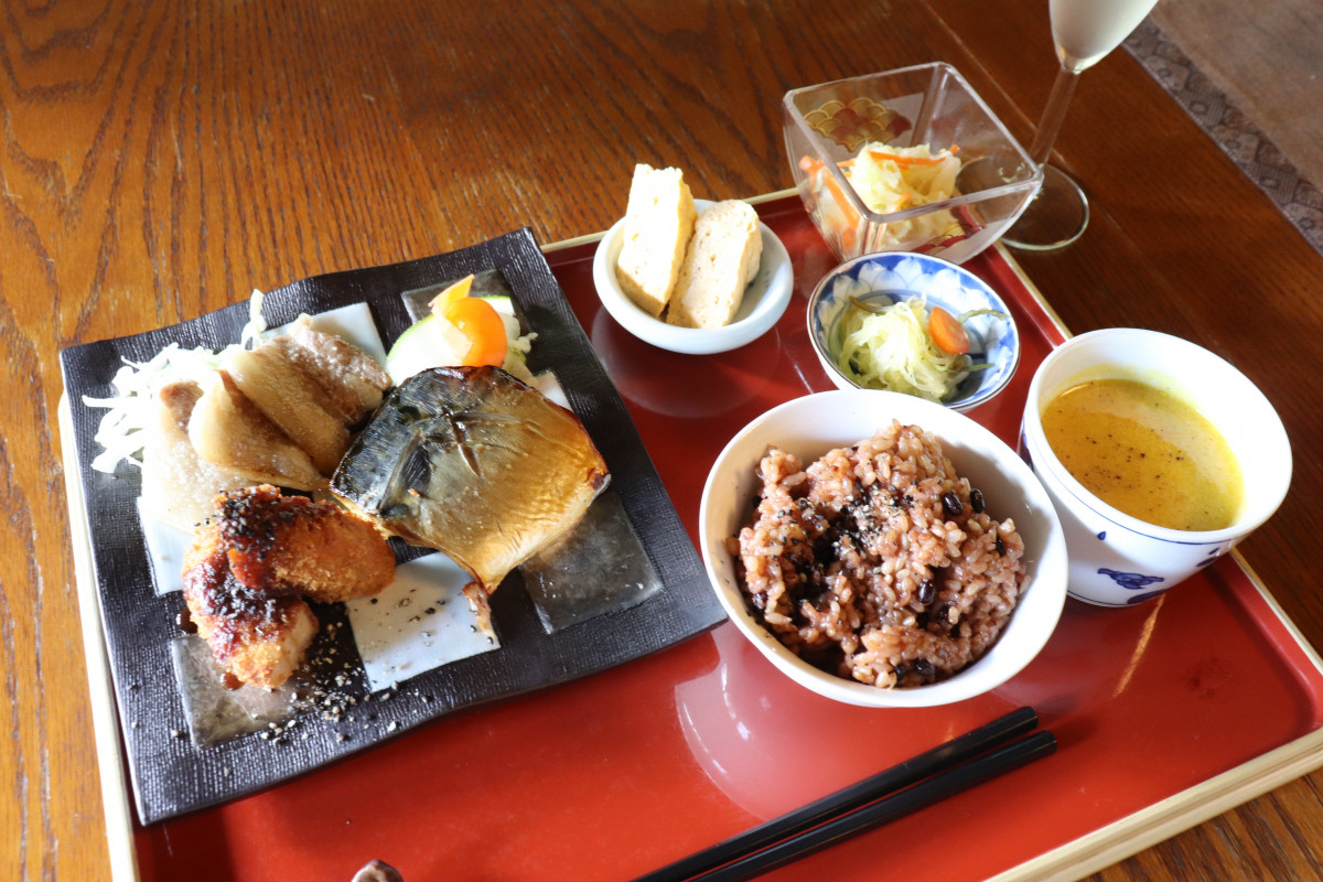 秋を田舎で楽しむ！吉備中央町の古民家カフェ＆宿