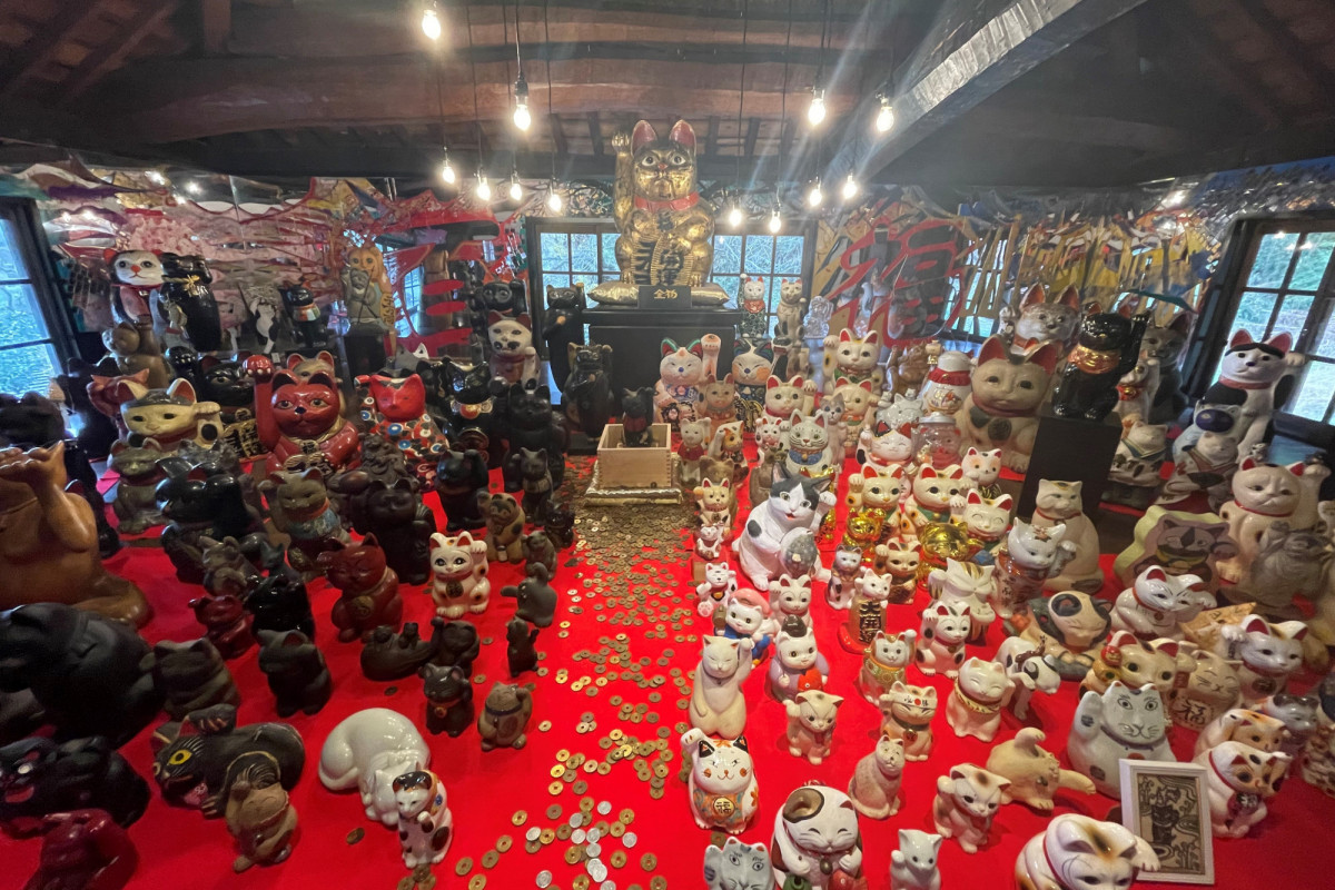 にゃんだふるパワースポット！福を呼ぶ「招き猫美術館ー金山寺ー」