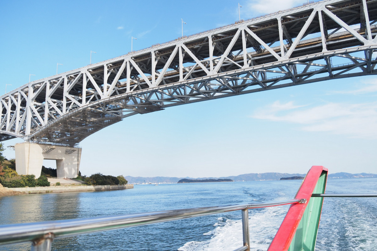 瀬戸大橋周遊観光船で約45分の絶景＆快適クルージング！