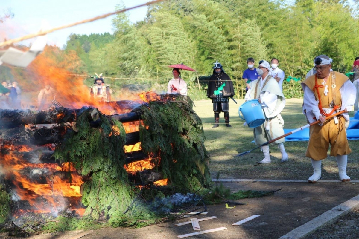 蒜山・福王寺火渡り10月1日。豪姫、お福の墓の残る古刹