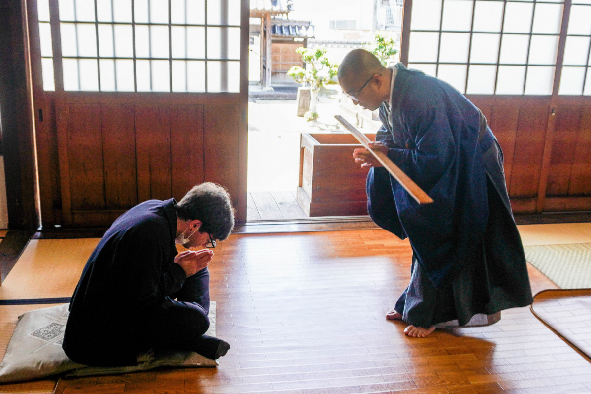 津山市城西地区でお坊さんといっしょに寺めぐり＆座禅体験