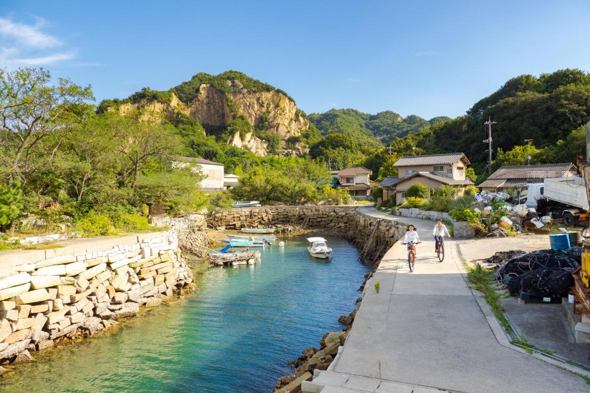日本遺産認定！「石の島」北木島で絶叫展望台と石の絶景を巡るサイクリング