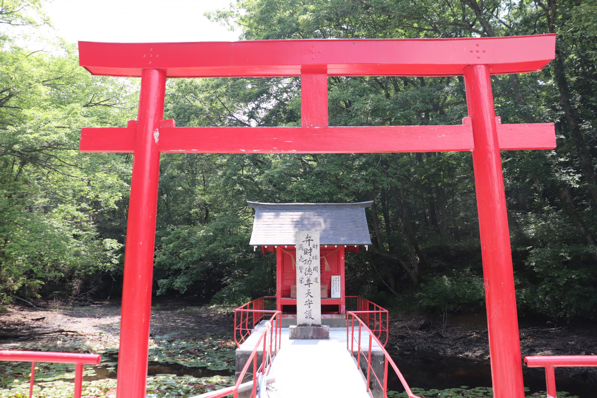 話題の映えスポット 真っ白な世界 済渡寺の 千本鳥居 おか旅 岡山観光web 公式 岡山県の観光 旅行情報ならココ