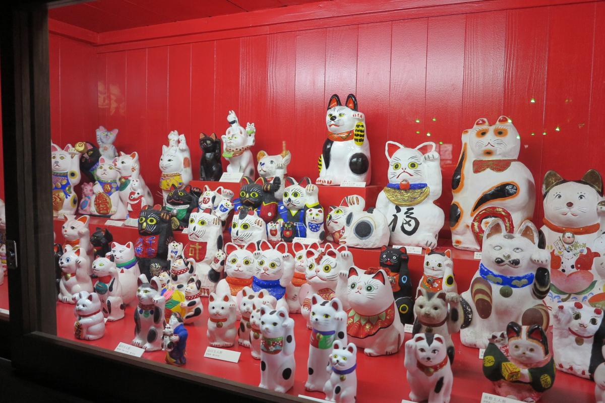 ニャンと福を呼ぶ インスタでも人気の 招き猫美術館 で良い年に おか旅 岡山観光web 公式 岡山県の観光 旅行情報ならココ