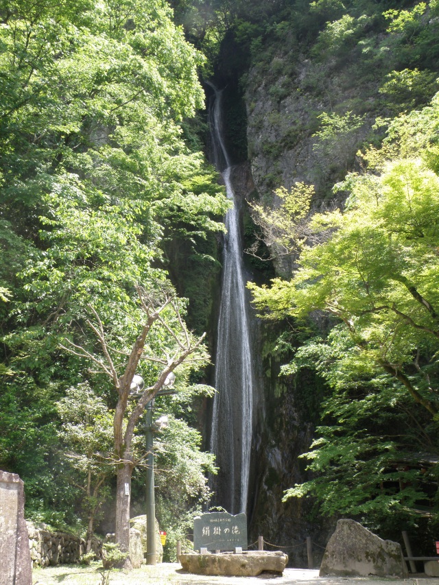 絹掛の滝（縦）