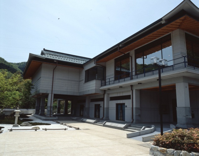 新見美術館