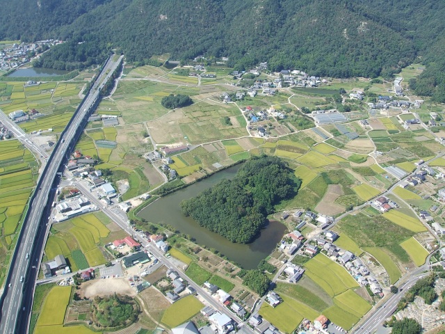 両宮山古墳