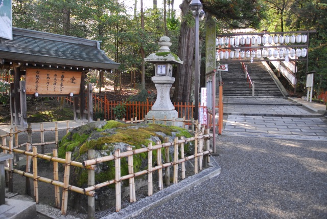 矢置岩