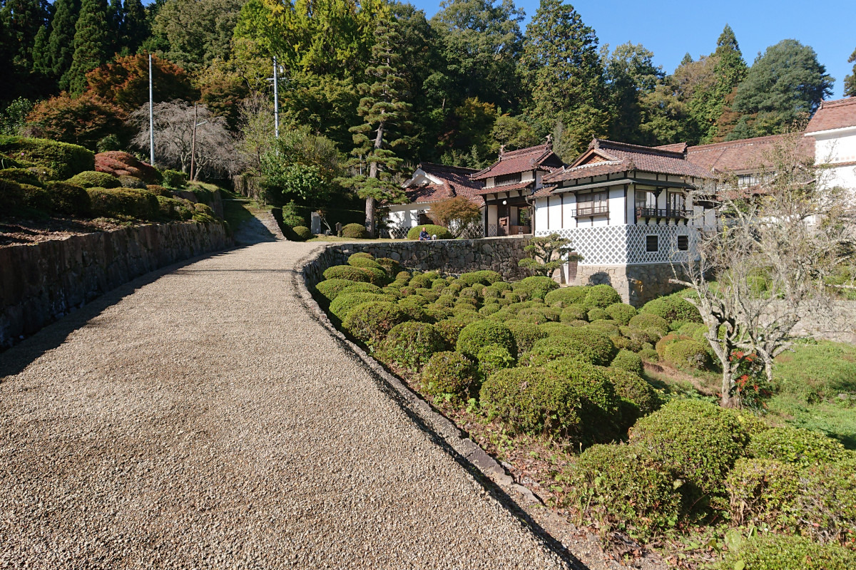 西江邸（砂利撒き後）