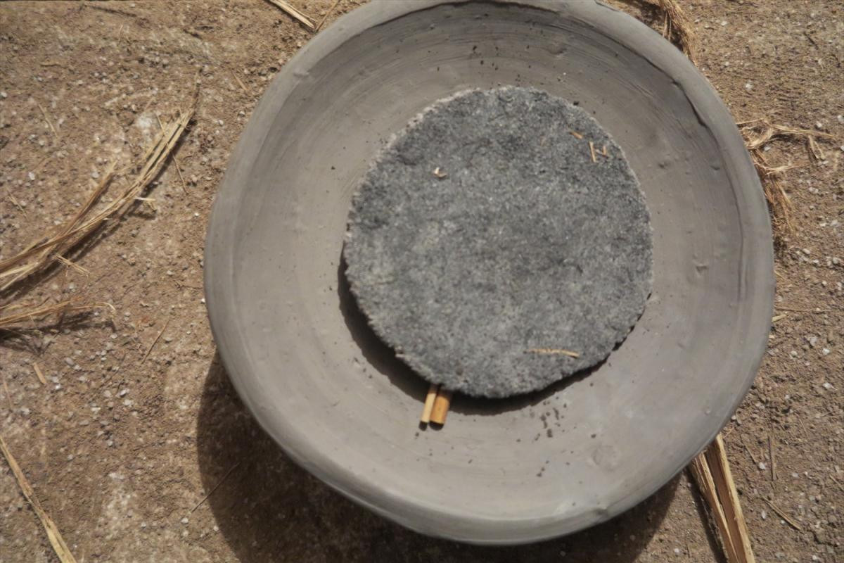 ・「窯詰め」で「ボタ」を置いた作品(窯詰め時)