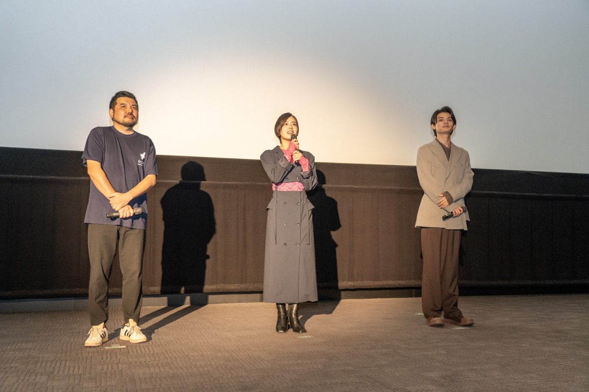 登壇左から 監督・伊原さん・藤原さん