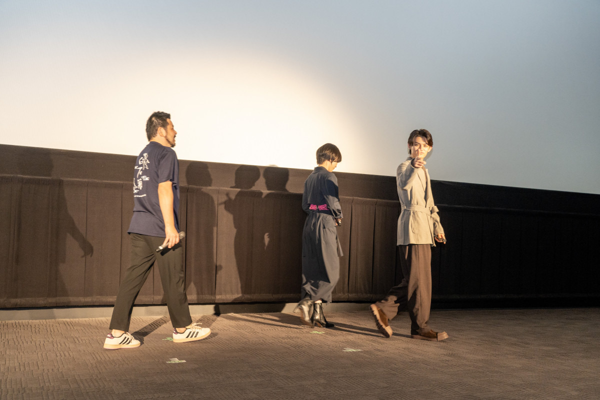 退場時に藤原さんがカメラに向かってポーズ♡