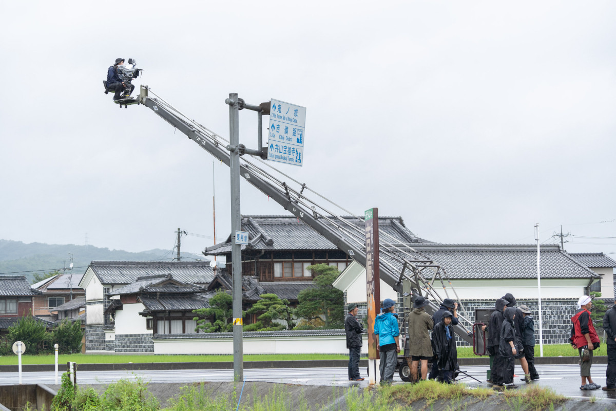 道路規制しての大規模撮影