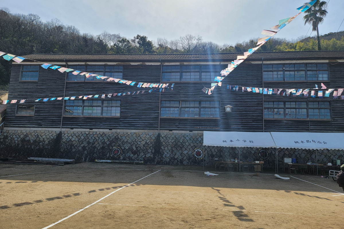 真鍋中学校(島の運動会を再現)