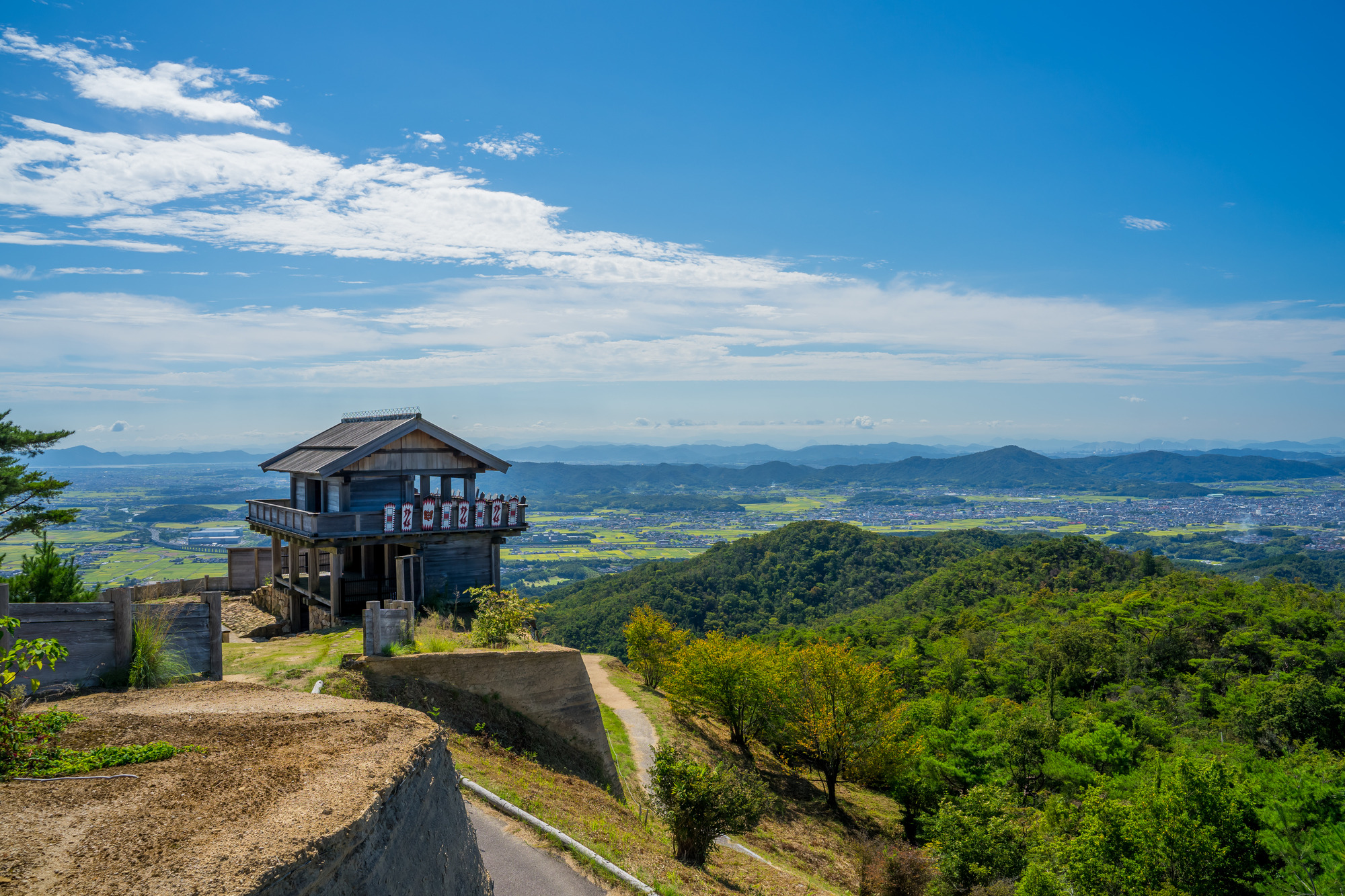 吉備平野が一望できる鬼ノ城の西門