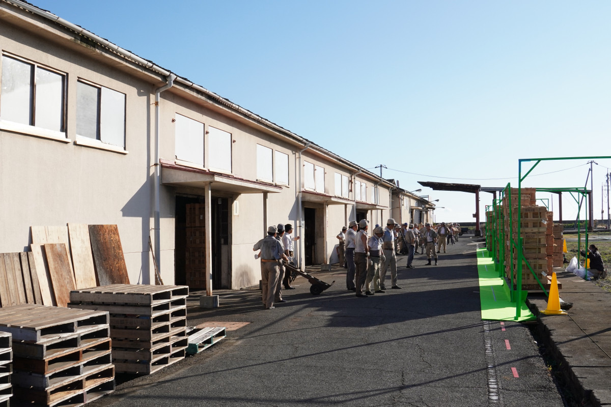 旧錦海倉庫（多くのエキストラが参加！冬なのに、タンクトップ姿など夏設定での撮影など頑張りました）
