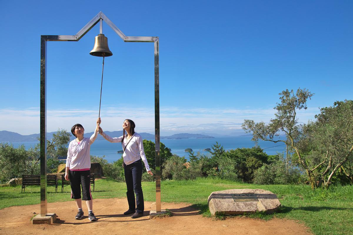 牛窓オリーブ園「幸福の鐘」