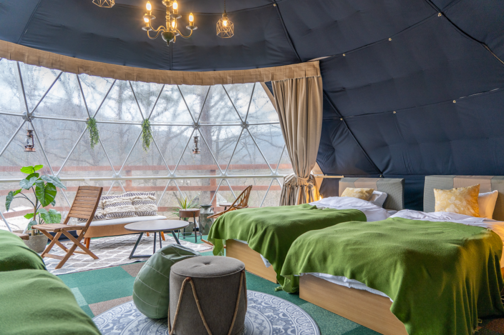 《グランピングでも美肌温泉を堪能》