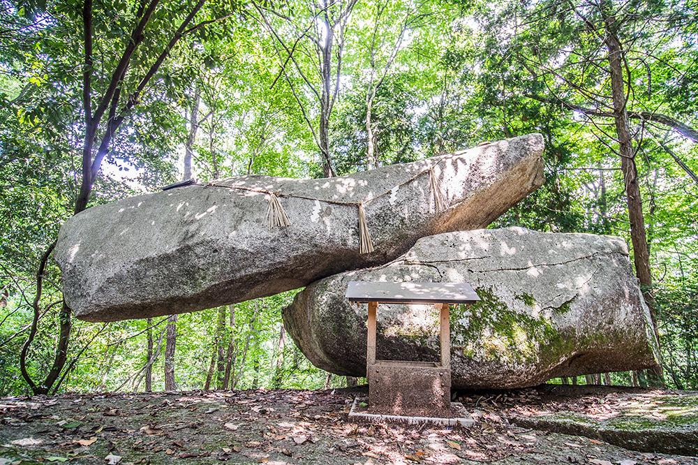 岩神神社/ゆるぎ岩
