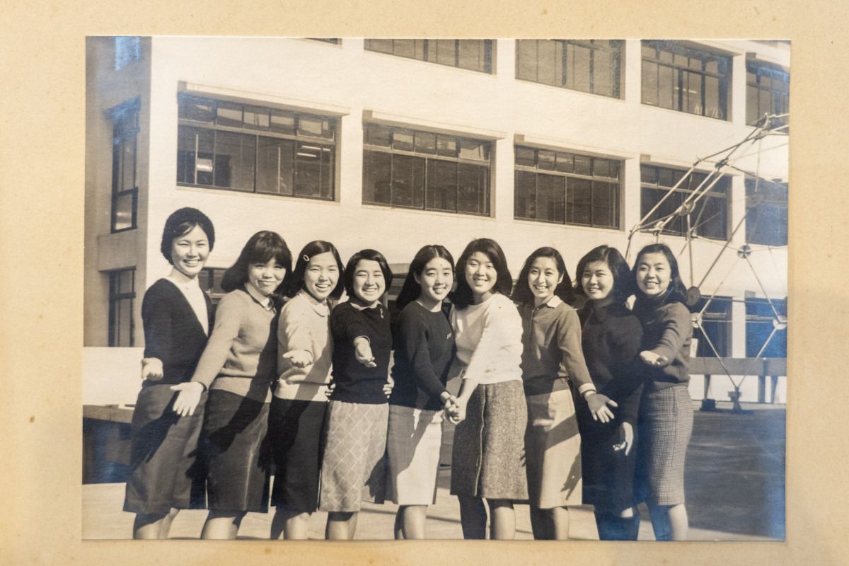 美術大学時代（右から4番目が加納さん）